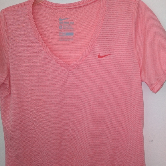 Nike Dri-Fit top - Picture 2 of 3